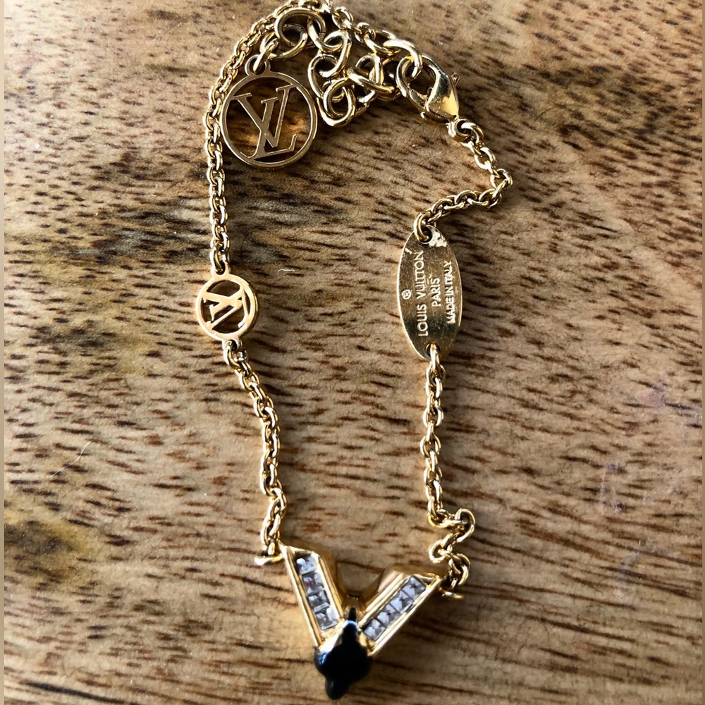 Louis Vuitton essential diamond studded V bracelet